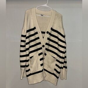 American Eagle Black and Cream Women's Sweater